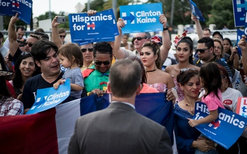 Nhiều cử tri da màu, gốc Latinh đi bầu cử tổng thống Mỹ