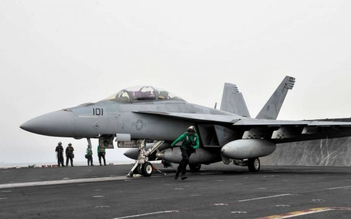 Hải quân Mỹ tạm ngừng hoạt động toàn bộ máy bay F/A-18, E/A-18