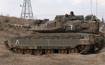 Tổ lái ngủ quên để xe tăng Israel chạy vô định trên xa lộ