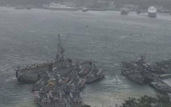 Ụ nổi đứt neo đâm va nhiều tàu chiến, tàu ngầm Nga