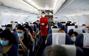 Trung Quốc khuyến cáo tiếp viên hàng không 'đóng bỉm' để phòng Covid-19
