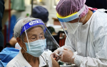 67 ca tử vong sau tiêm vắc xin Covid-19, Đài Loan nói chưa tìm thấy liên hệ