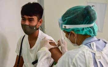 Thái Lan quyết định tiêm trộn vắc xin Sinovac với AstraZeneca