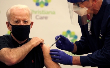 Tổng thống Biden nói sẽ tiêm vắc xin Covid-19 liều 3