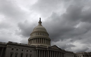 Hạ viện Mỹ thông qua dự luật giúp chính phủ thoát nguy cơ vỡ nợ