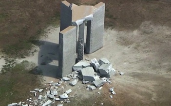Công trình đá 'Stonehenge của Mỹ' bị kẻ lạ phá nổ