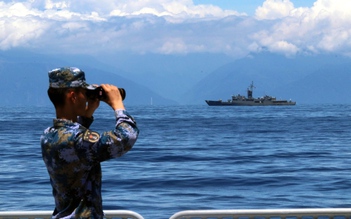 Tàu chiến Trung Quốc - Đài Loan vờn nhau trên biển, Bắc Kinh tập trận thêm 1 tháng