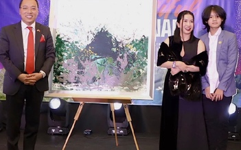 Họa sĩ nhí Xèo Chu đấu giá được 25.000 bảng Anh bức tranh về Vịnh Hạ Long
