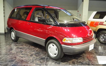 Ngắm Toyota Previa 1993 trông như xe mới chưa lăn bánh