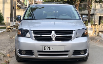 Xe gia đình 'độc, lạ' Dodge Caravan 12 năm tuổi tại Việt Nam