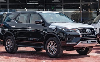 Toyota Fortuner 2021 máy xăng 4.0L dành cho đại gia Trung Đông