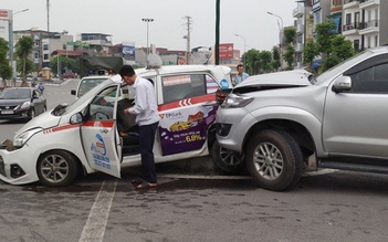 Xe Fortuner gây tai nạn liên hoàn, 3 người bị thương