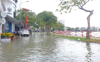 Mực nước sông Mê Kông cao bất thường do thủy điện xả nước và mưa nhiều