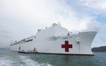 Tàu bệnh viện USNS Mercy của Hải quân Mỹ đến Nha Trang