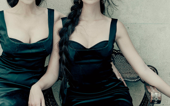 Hai mẹ con cựu người mẫu Monica Bellucci khoe nhan sắc quyến rũ trên bìa tạp chí