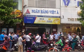 Xông vào ngân hàng cướp tiền của khách, xịt hơi cay vào bảo vệ