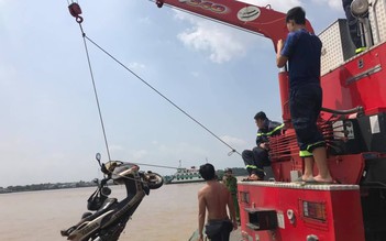 Xe máy của phóng viên tử vong ở phà Cát Lái được tìm thấy dưới sông
