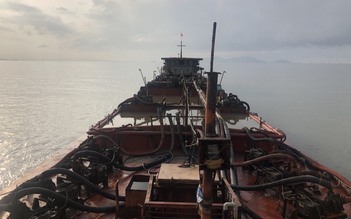 TP.HCM: Bắt giữ 3 tàu 'bạch tuộc' vận chuyển cát không rõ nguồn gốc trên biển Cần Giờ