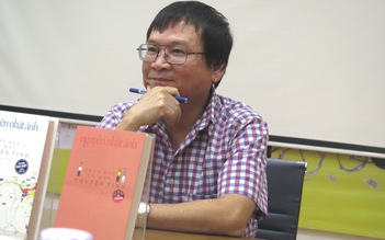 Nhà văn Nguyễn Nhật Ánh gặp gỡ và tặng chữ ký cho độc giả 'Đảo mộng mơ'