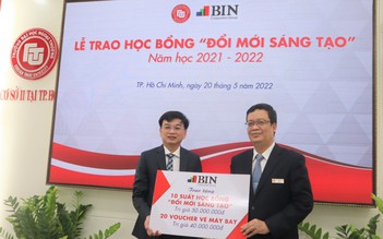 Shark Lê Hùng Anh trao 90 triệu đồng học bổng tặng sinh viên trường ĐH Ngoại thương