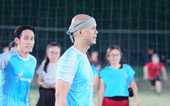 Ca sĩ Phan Đinh Tùng hồi phục sau phẫu thuật, trở lại đá bóng và ca nhạc