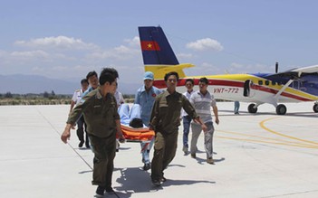 Thủy phi cơ đưa công nhân bệnh nặng ở Trường Sa vào bờ chữa trị