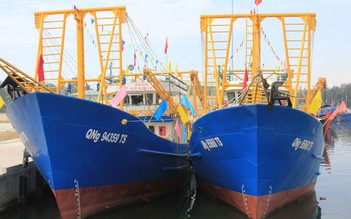 Tặng tàu cá vỏ thép cho nghiệp đoàn nghề cá