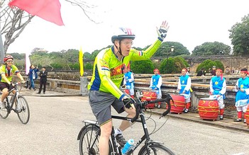 Đại sứ Ted Osius kết thúc đạp xe hành trình Việt Nam - Hoa Kỳ
