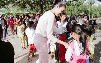 Lan Khuê mang tết đến với 1.000 gia đình nghèo Ninh Thuận