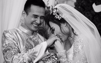 Thúy Diễm hạnh phúc hôn tay Lương Thế Thành trong ngày cưới