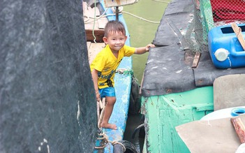 Những đứa trẻ nổi trôi Sài Gòn - Kỳ 1: Ly biệt cha mẹ tìm con chữ