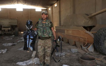 Vũ khí nghi binh lạ thường của IS