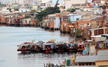 Xóa hơn 20.000 căn nhà ở các 'xóm nước đen' Sài Gòn
