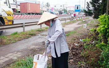 Người tốt việc tốt: 5 năm nhặt rác trên quốc lộ