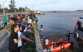 Một người nhậu trên sà lan té xuống sông Tiền tử vong