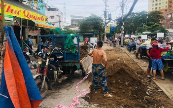 Lo lắng bị bít lối vào nhà