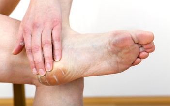 Những phương pháp tại gia chữa nứt gót chân