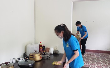 Dựng bếp ăn dã chiến giúp đỡ sinh viên ở tâm dịch Đà Nẵng