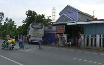 Tai nạn trên quốc lộ, xe khách lao vào nhà dân, xe tải rơi xuống vệ đường