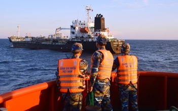 Phát hiện hai tàu nước ngoài buôn lậu gần 5 triệu lít dầu trên vùng biển VN