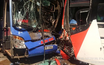 Tai nạn ở Quảng Nam: Hai xe giường nằm đối đầu trên đèo Lò Xo