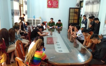 28 dân chơi 'bay' ma túy ở karaoke vùng quê Quảng Nam