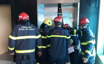 Hà Nội: Giải cứu hàng chục người mắc kẹt trong thang máy