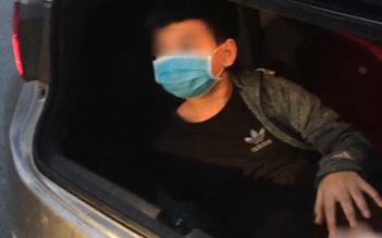 Giấu bé trai 12 tuổi trong cốp xe để 'thông chốt' Hà Nội về Thái Bình