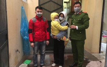 Giải cứu bé gái 6 tuổi mắc kẹt trong đám cháy nhà trọ ở Hà Nội