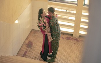 Bộ ảnh kể chuyện tình 'chàng quân nhân và cô giáo' gây sốt trên mạng xã hội