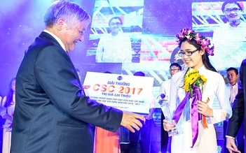 Nữ sinh viên xuất sắc Trường ĐH Xây dựng nhận giải thưởng CSC 2017