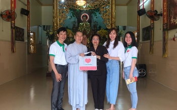 Love Stone cùng hoa hậu Kim Nguyễn trao gửi yêu thương tại TP.HCM