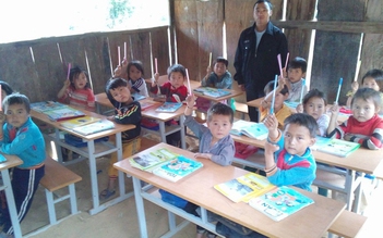 Những lớp học đặc biệt của trẻ em H’Mông giữa núi rừng Tri Lễ