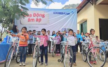Eximbank tặng quà và bàn giao đường bê tông nông thôn tại Trung Hòa tỉnh Bắc Kạn